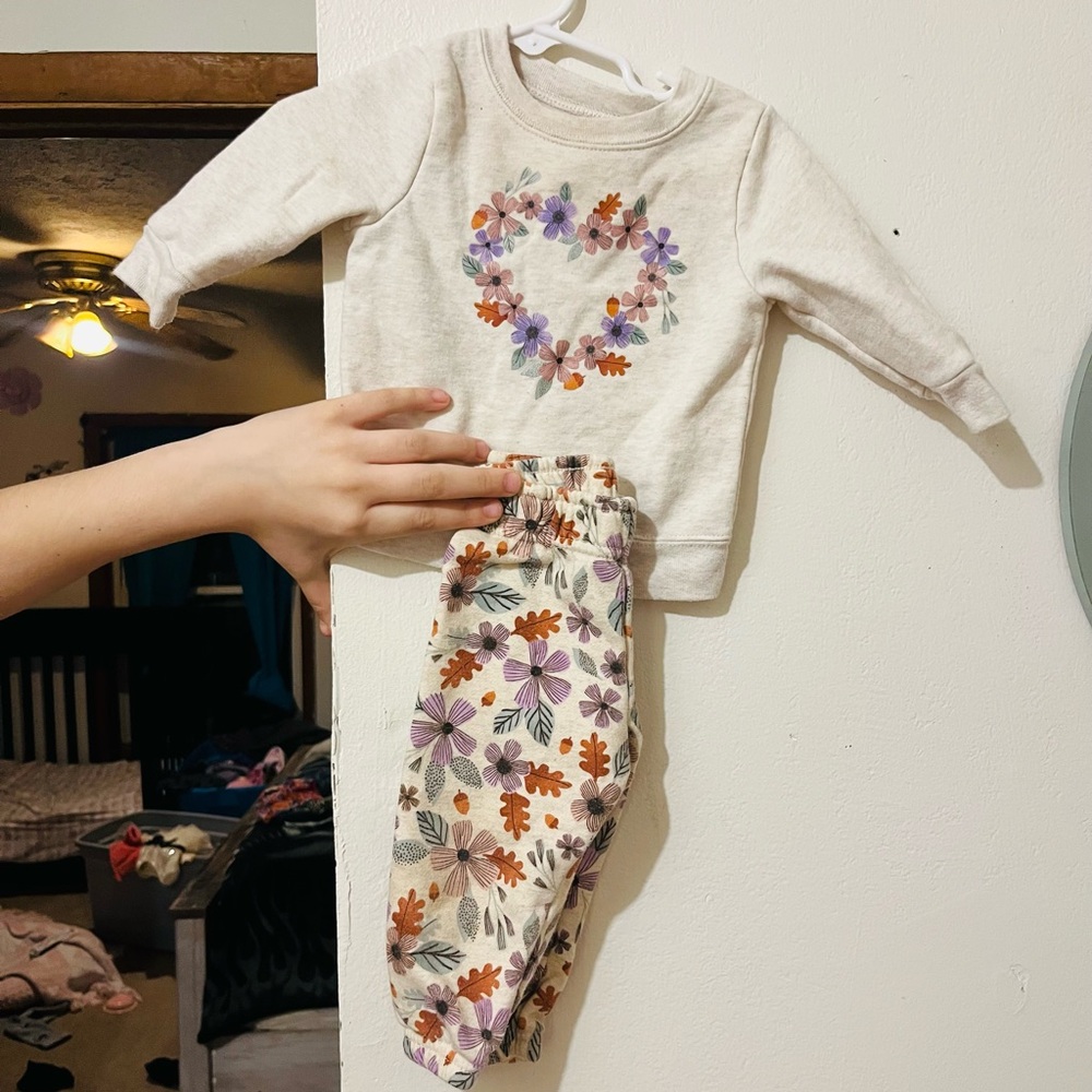 Cream Floral Heart Sweatshirt & Floral Jogger Set